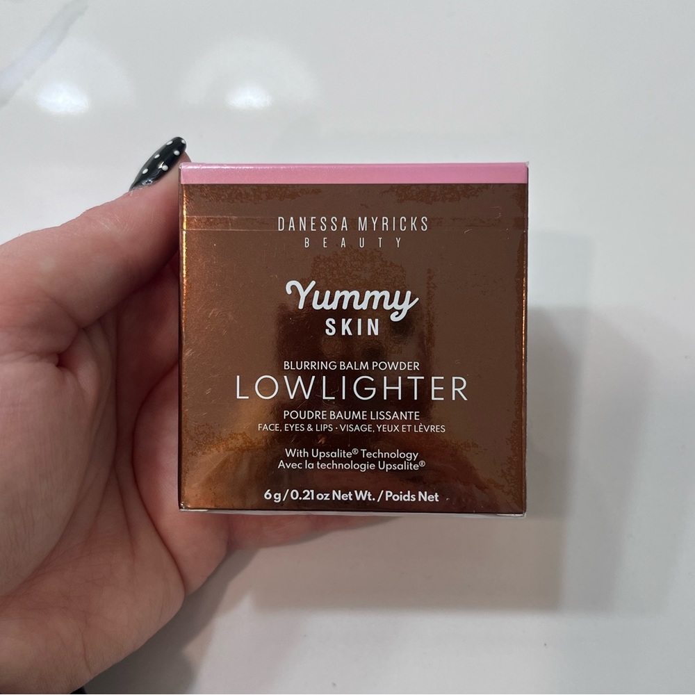 Danessa Myricks Blurring Balm Powder Lowlighter